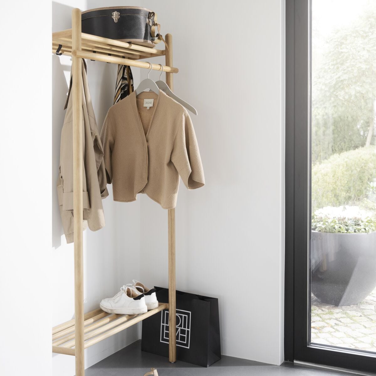 Rowico Home Milford vaateteline 91x181 cm tammi/musta | Alk. 299,00 €